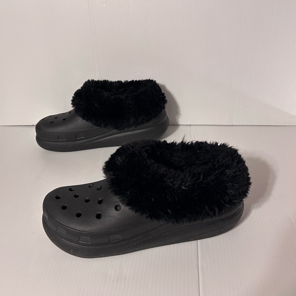 CROCS Black Fuzzy Lined Clogs - Picture 2 of 13